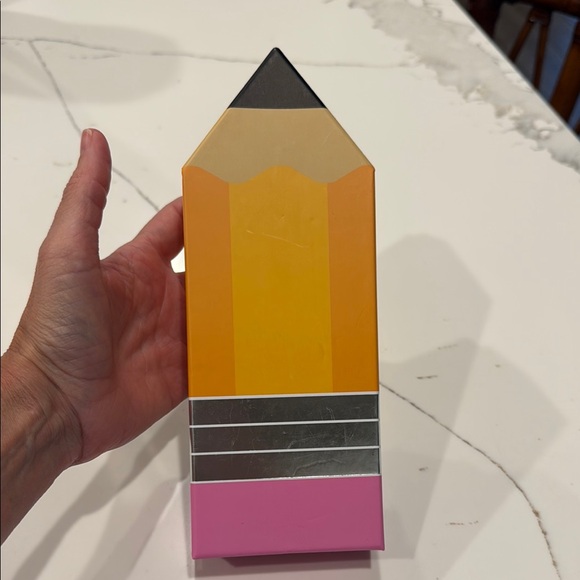 🖍️ True to Form Crayon Handbag Charm – A Must-Have for Teachers! - Picture 3 of 5